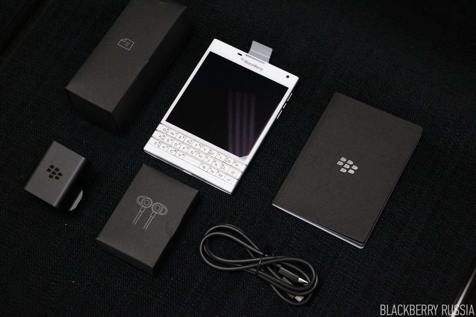 Белый BlackBerry Passport