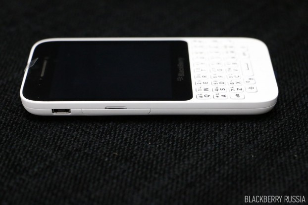 Белый BlackBerry Q5