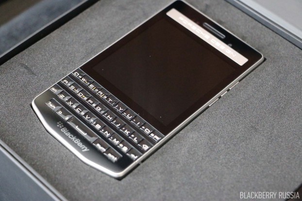 BlackBerry-P'9983-PORSCHE-DESIGN-4