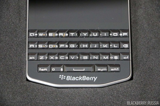 BlackBerry-P'9983-PORSCHE-DESIGN-5