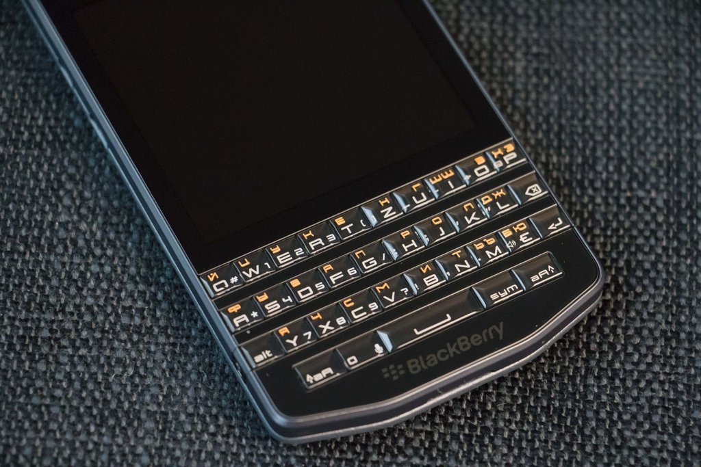 BlackBerry p9983