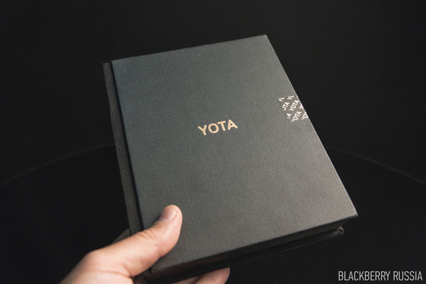 Коробка Yotaphone 3+